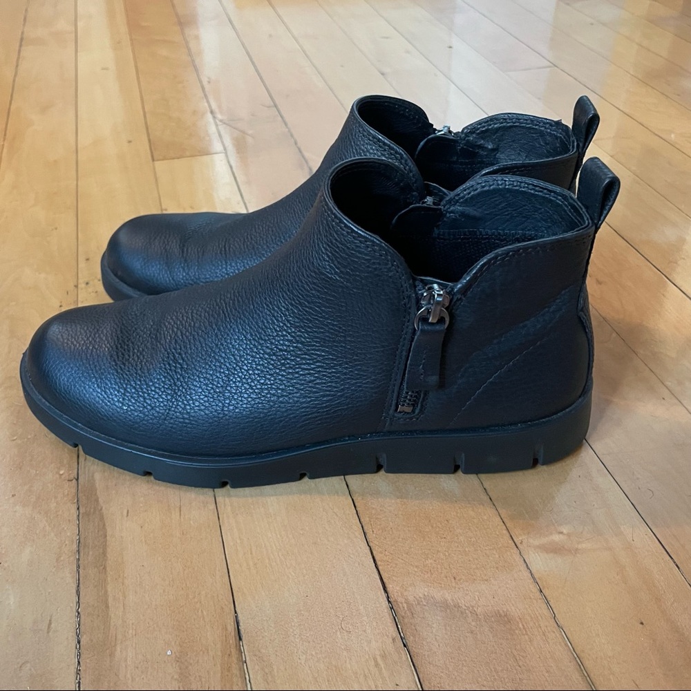 ECCO Bella Booties Black Leather Size 9-9.5/40EU. New, Never Worn!